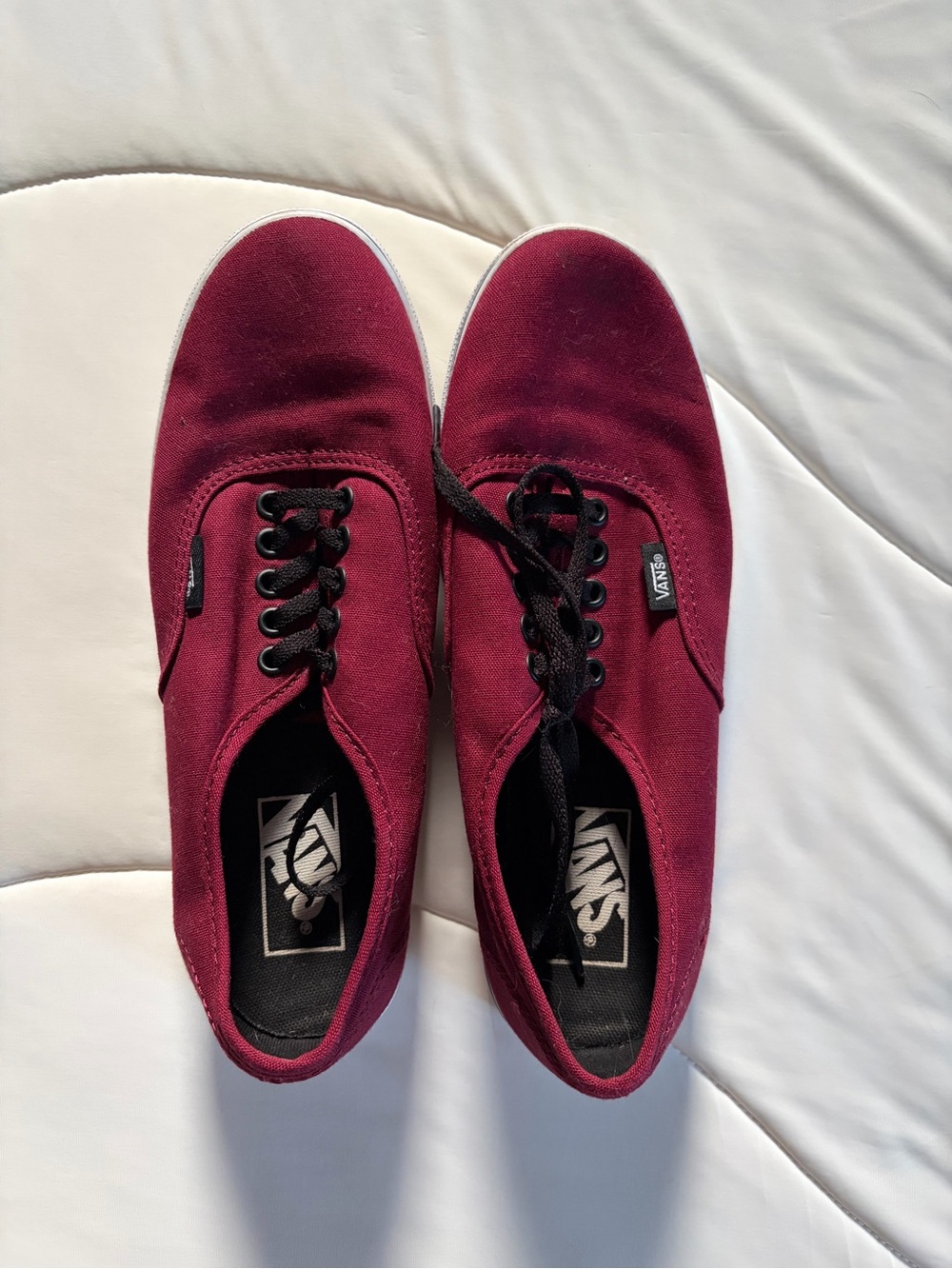 Women’s Vans Authentic Canvas Sneakers in Maroon/Burgundy w Black Laces size 7